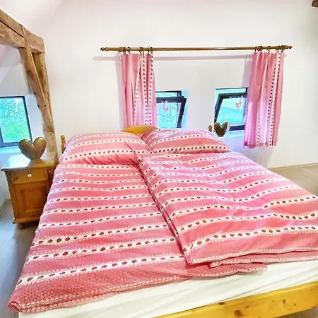 Roubenka Eliska Svojek